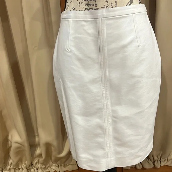 White skirt - Picture 2 of 6